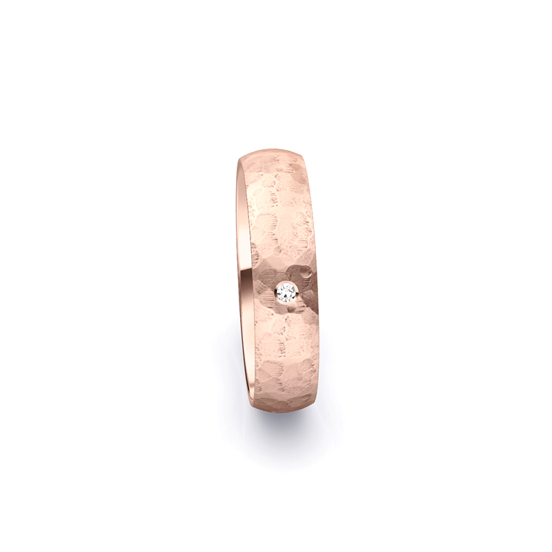 Bemerkenswerte Eheringe aus Roségold mit Diamant und Hammerschlag 5076