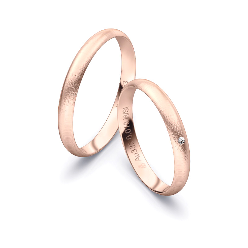 Aufnahme von Eheringen aus Roségold mit Diamanten und Querbürstung in 3 mm Breite