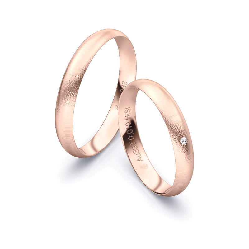 Aufnahme von Eheringen aus Roségold mit Diamanten und Querbürstung in 3,5 mm Breite