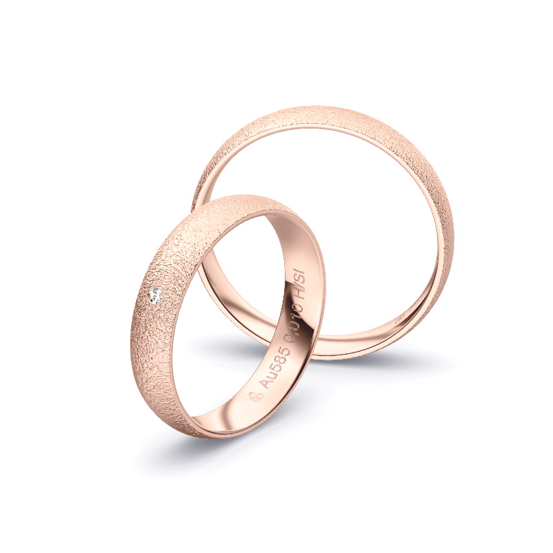 Aufnahme von Eheringen aus Roségold mit Körnung und Diamanten und 4 mm Breite