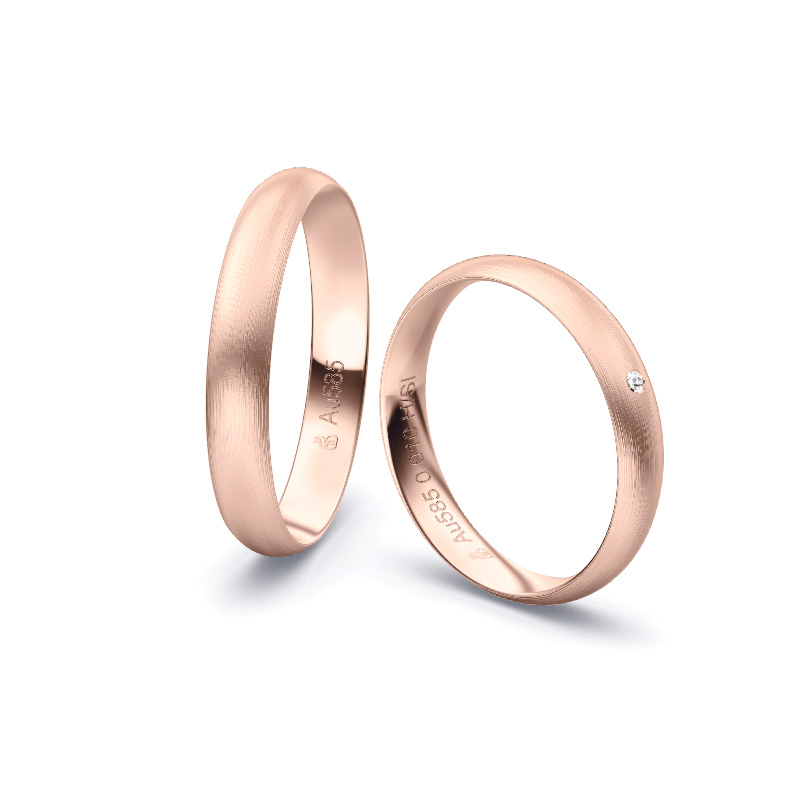 Aufnahme von schlichten matten Trauringen aus Rosegold mit Diamanten mit 3,5 mm Breite