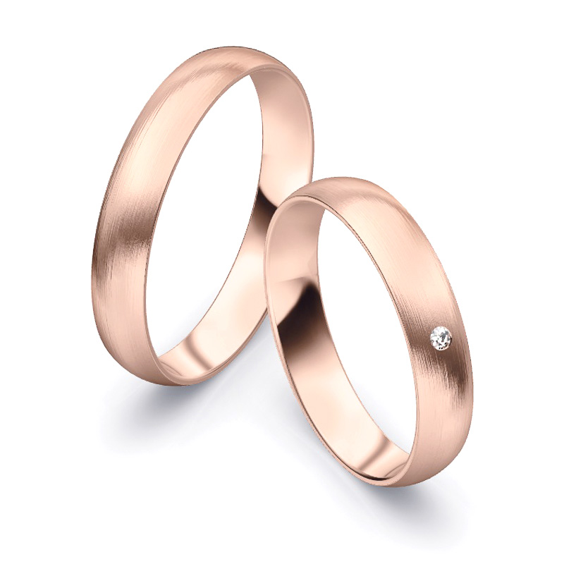 Aufnahme von schlichten matten Trauringen aus Rosegold mit Diamanten mit 4 mm Breite