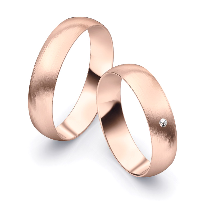 Aufnahme von schlichten matten Trauringen aus Rosegold mit Diamanten mit 5 mm Breite