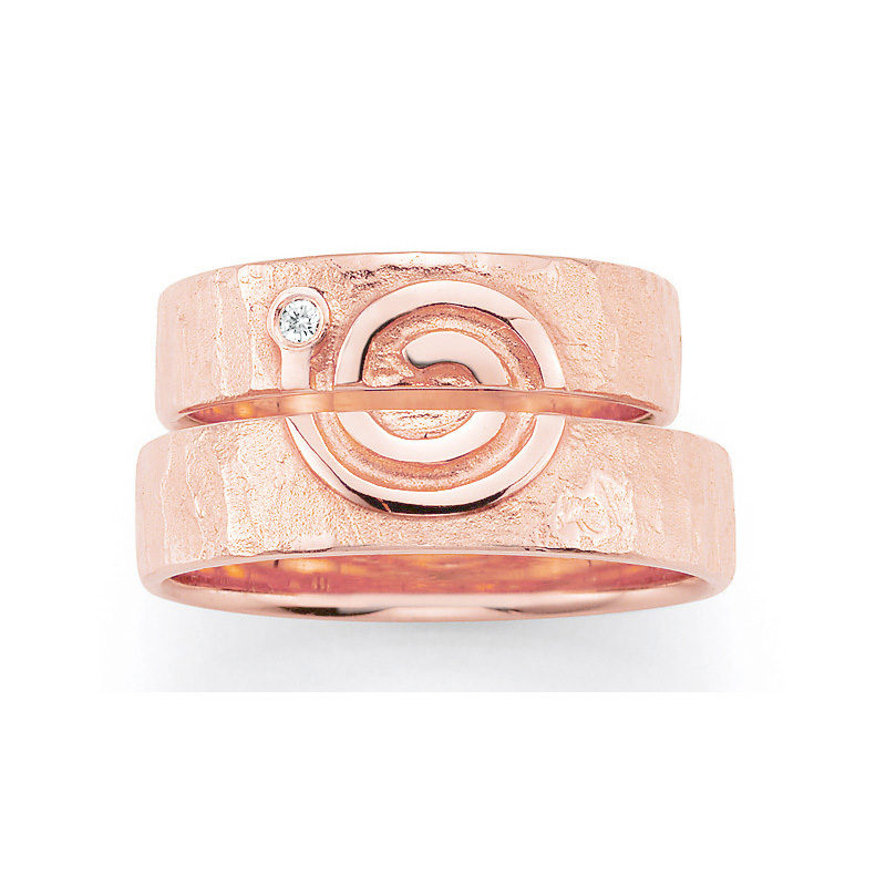 Markante Roségold Eheringe mit Kreismuster und Diamant 4560006