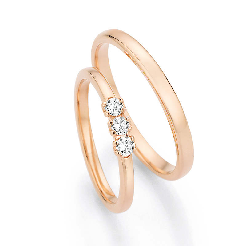 Eheringe aus Roségold mit 3 Diamanten in Krappenfassung