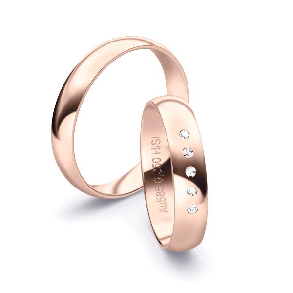 Aufnahme von polierten Rosegold Eheringen mit 5 Diamanten in 4 mm Breite