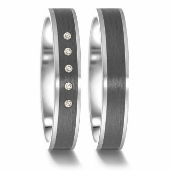 Aufnahme der Partnerringe aus Carbon und Edelstahl mit 5 Diamanten