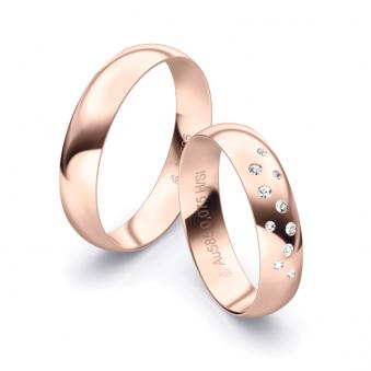 Aufnahme von polierten Rosegold Eheringen mit Sternenhimmel Diamanten in 4,5 mm Breite 