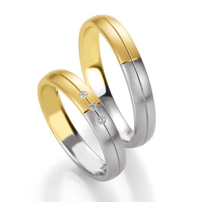 Aufnahme der mattierten Eheringe aus Gelbgold und Palladium 500 mit 3 Diamanten