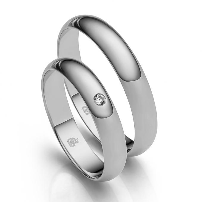 Aufnahme der Eheringe in Palladium 950 hochpoliert mit Diamanten