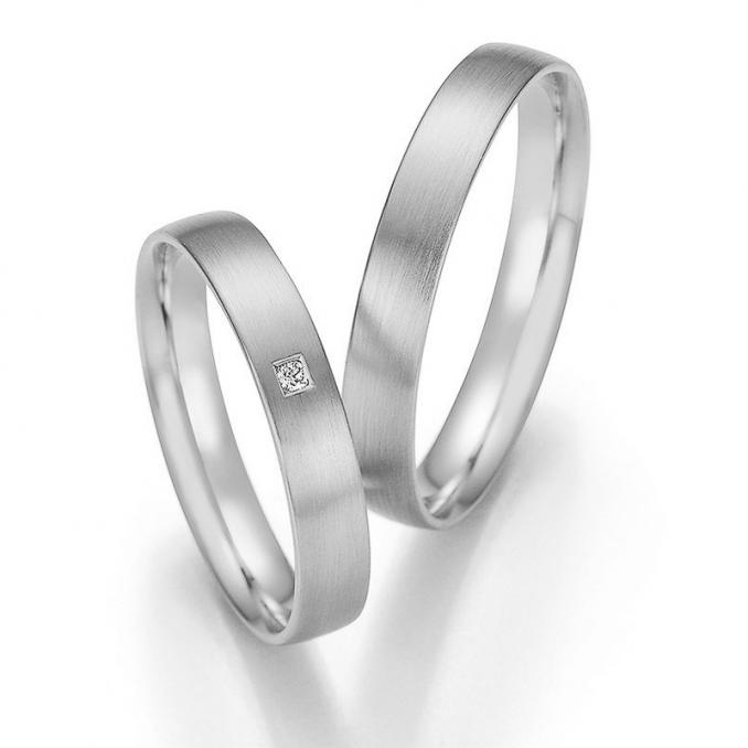 Aufnahme der schmalen Trauringe aus Palladium 950 in klassischem Design mattiert mit Diamanten