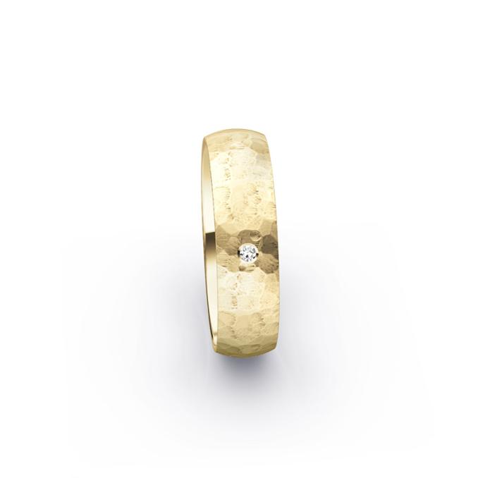 Ausgefallene Eheringe aus Gelbgold mit gehämmerter Oberfläche und Diamanten 5079