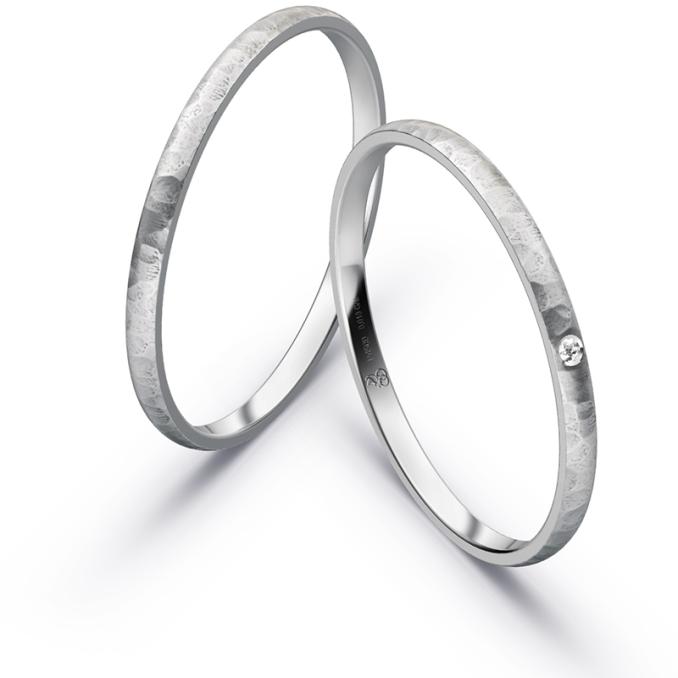 Hübsche Eheringe aus Palladium 500 mit Hämmerung und Diamanten 7910