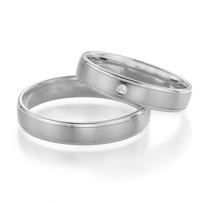 Aufnahme von Eheringen aus Palladium 500 längsmattiert mit mittigem Diamanten