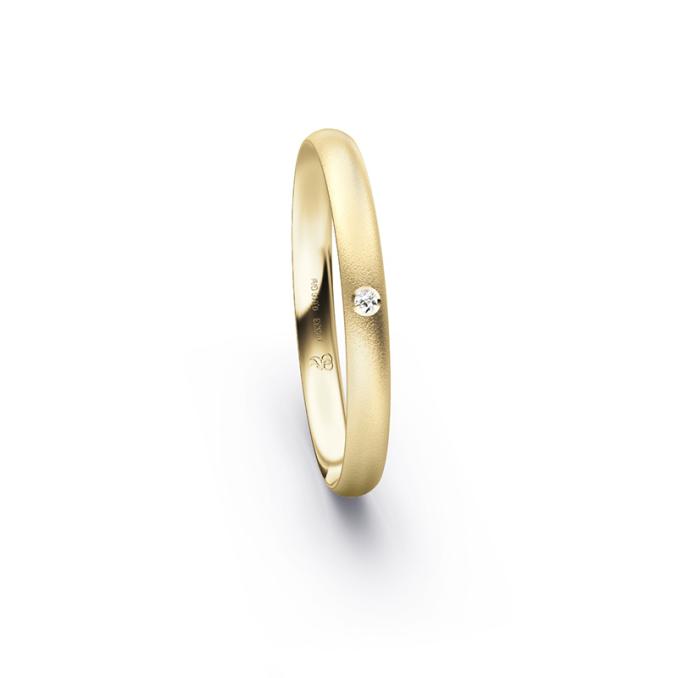 Entzückend schmale Gelbgold Eheringe mit sandmatter Oberfläche mit Diamanten 4585