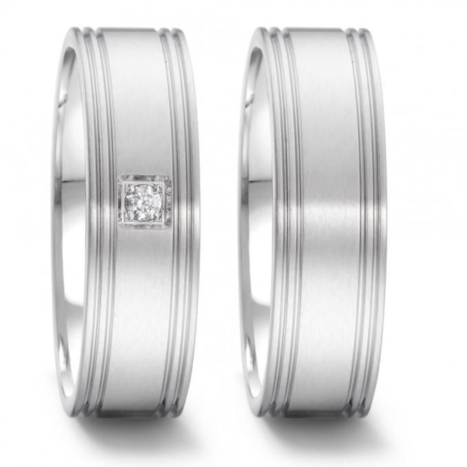 Moderne Eheringe aus Edelstahl mit Diamanten in quadratischer Umrandung 5551032