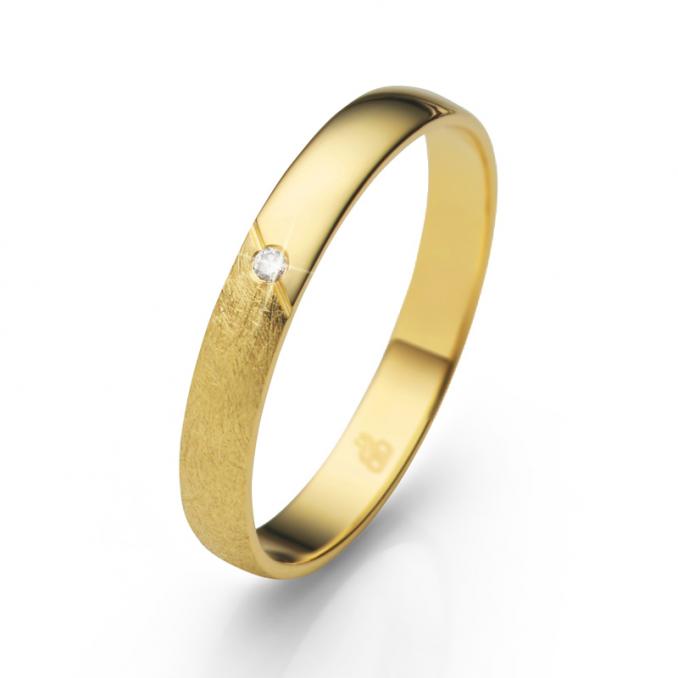 Aufnahme der Eheringe aus Gelbgold teilpoliert mit Eismattierung und Diamanten