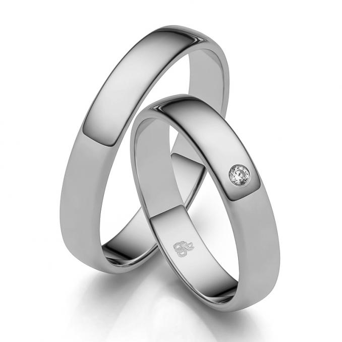 Aufnahme der Eheringe in Palladium 950 poliert mit Diamanten