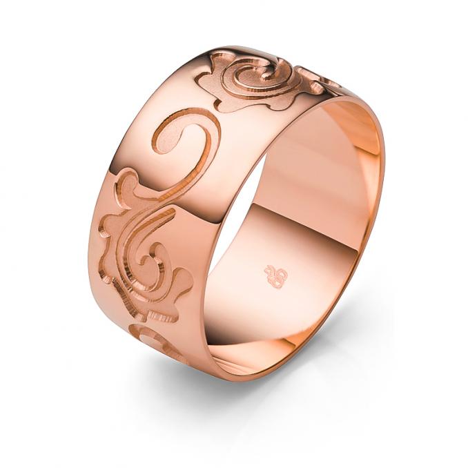 Aufnahme des kleinen Roségold Traurings mit Dekor in Breite 100 mm