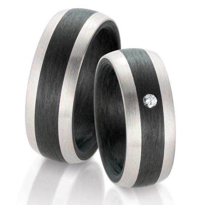 Markante Partnerringe Eheringe Carbon mit Titanstreifen und großem Diamanten D101TC