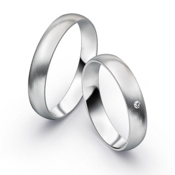 Aufnahme von schlichten matten Trauringen aus Palladium 500 mit Diamanten mit 4 mm Breite