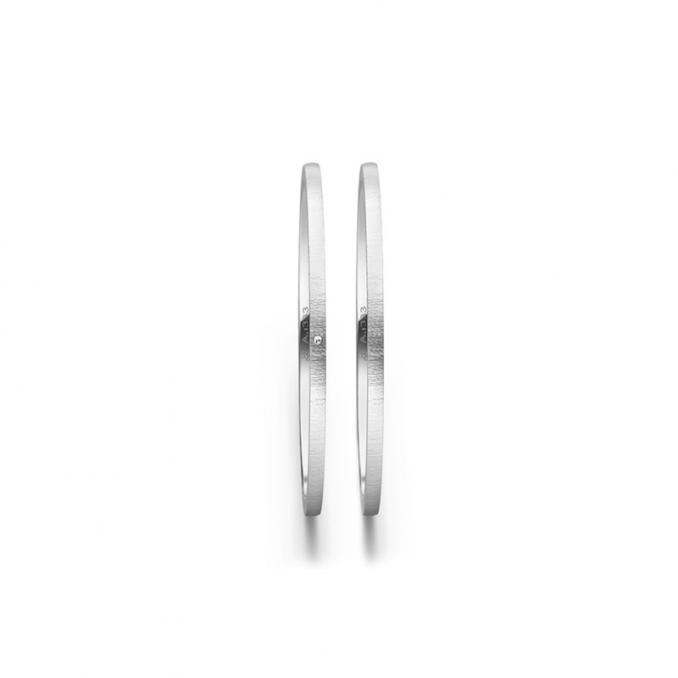Aufnahme von schmalen Eheringen aus Palladium in 1 mm Breite mit Querbürstung und Diamant
