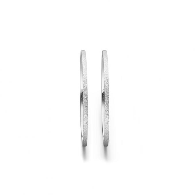 Aufnahme von schmalen Eheringen aus Palladium in 1 mm Breite mit Körnung und Diamant