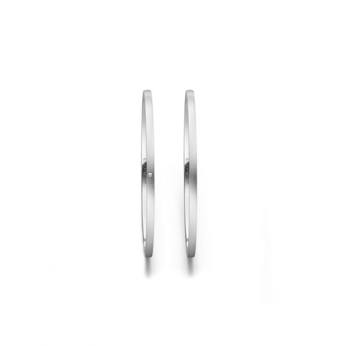Aufnahme von schmalen Eheringen aus Palladium in 1 mm Breite mit Diamant und Sandmattierung