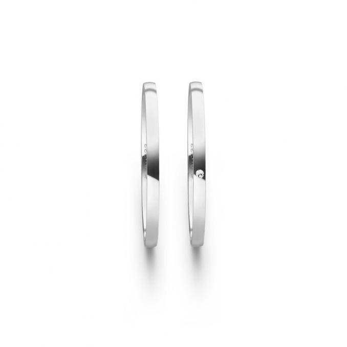 Aufnahme von schmalen Eheringen aus Palladium in 1,5 mm Breite mit Diamant und Polierung