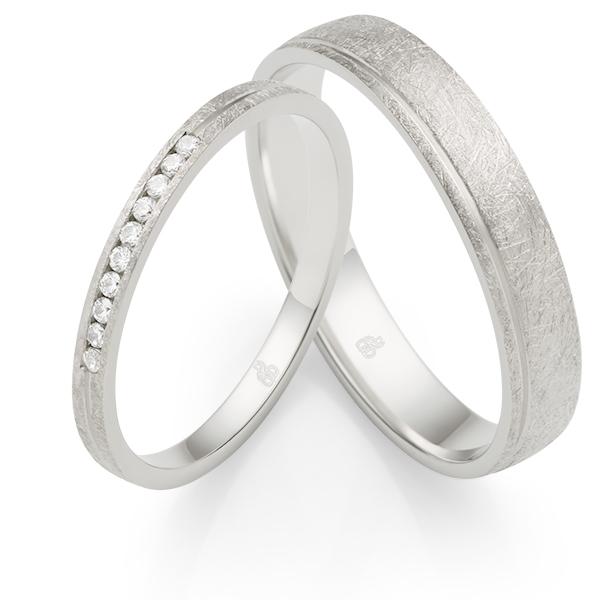 Platin Eheringe mit vielen Diamanten und Eismattierung breiter Herrenring und schmaler Damenring
