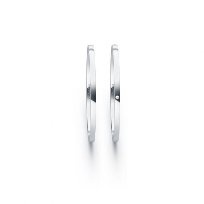 Aufnahme von schmalen Eheringen aus Platin in 1 mm Breite mit Diamant und Polierung