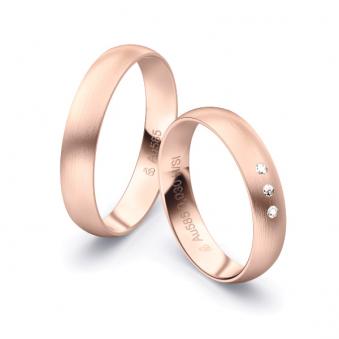 Aufnahme von längsmatten Rosegold Eheringen mit 3 Diamanten in 4 mm Breite