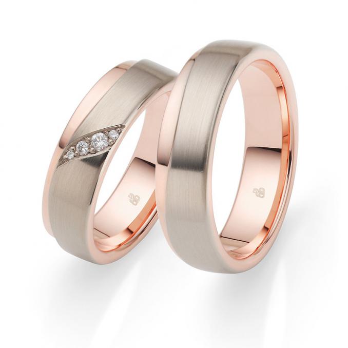 Aufnahme der Trauringe in Palladium auf Roségold mit 4 Brillianten in rautenförmiger Fassung