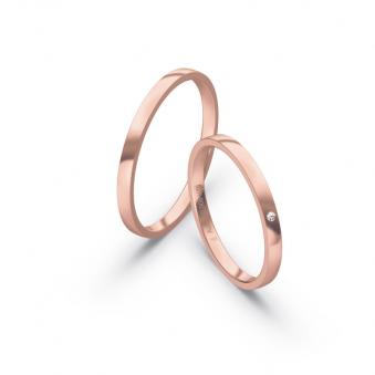 Aufnahme von schmalen Eheringen aus Roségold in 2 mm Breite mit Diamant und Polierung 