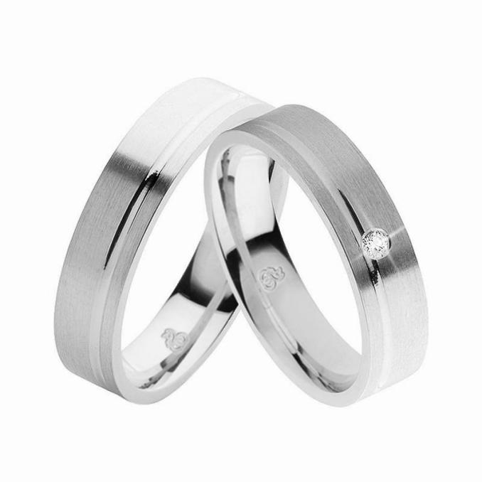 Aufnahme von Eheringen aus Silber mit Mattierung und Diamanten