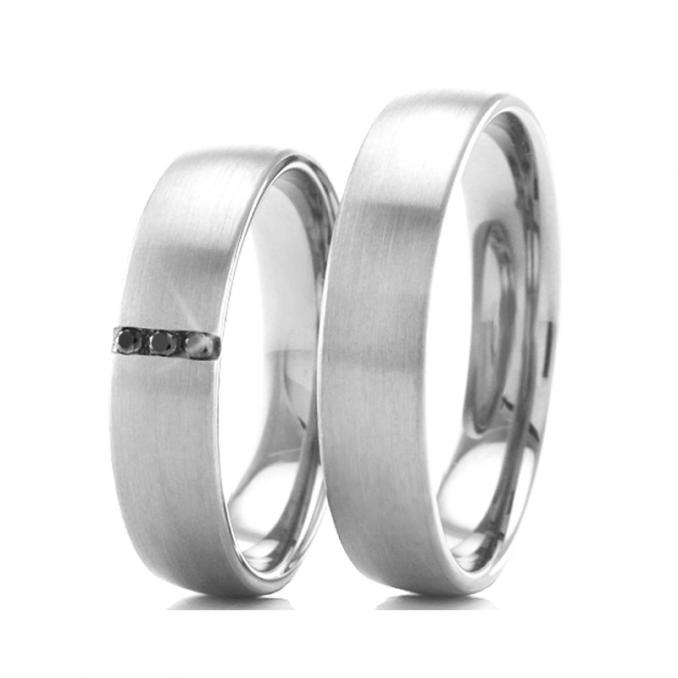 Aufnahme von Eheringen aus Silber mit Mattierung und schwarzen Diamanten