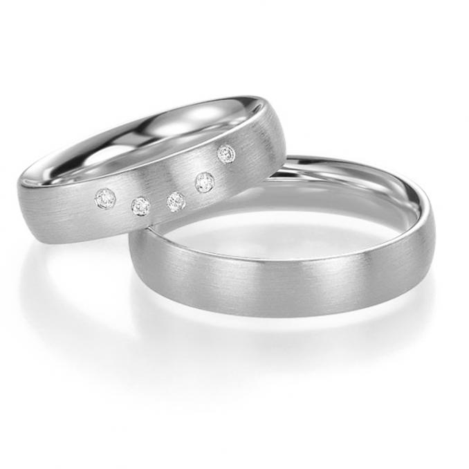 Aufnahme von Eheringen aus Silber mit Mattierung und Diamanten