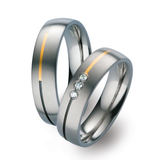 Tolle Eheringe Partnerringe aus Titan, mattiert, mit Gelbgoldstreifen und Brillianten 51792/001/006/