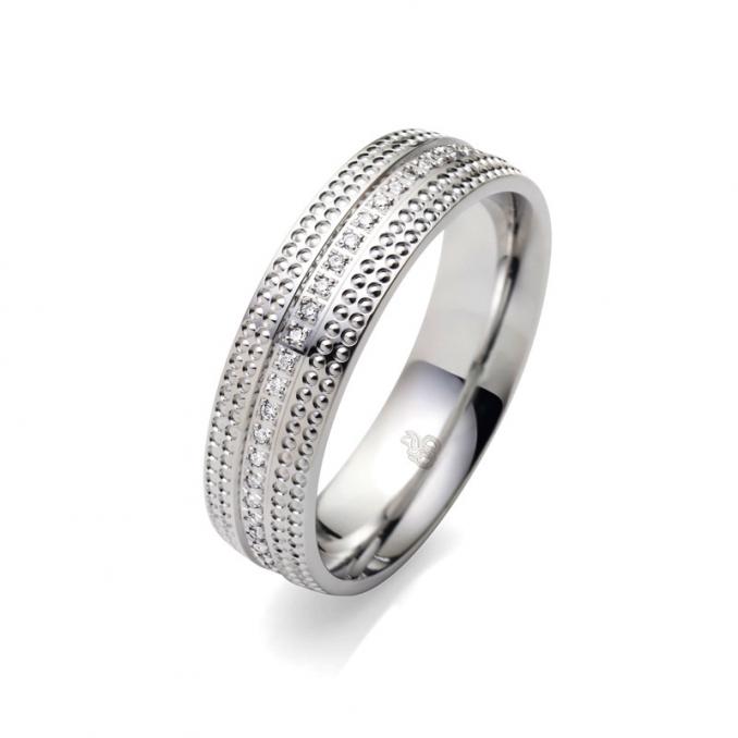 Polierte Palladium Eheringe mit Kreismuster und Diamantenband