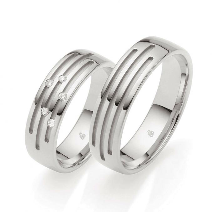 Aufnahme der Palladium 500 Eheringe mit sandmattierten Rillen mit 5 Diamanten