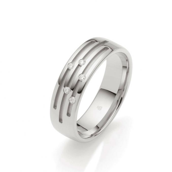 Aufnahme der Palladium 500 Eheringe mit sandmattierten Rillen mit 5 Diamanten