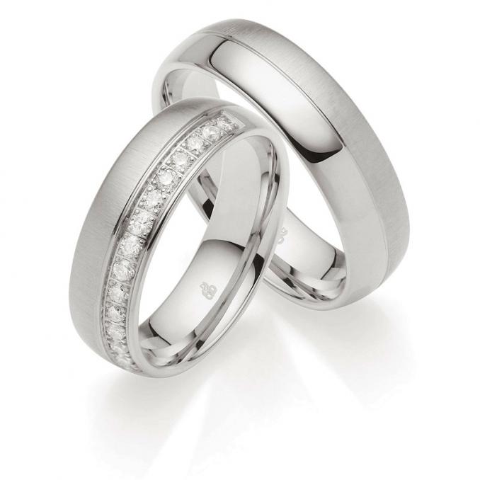 Extravagante Palladium 500 Eheringe mit vielen Diamanten und Quermattierung