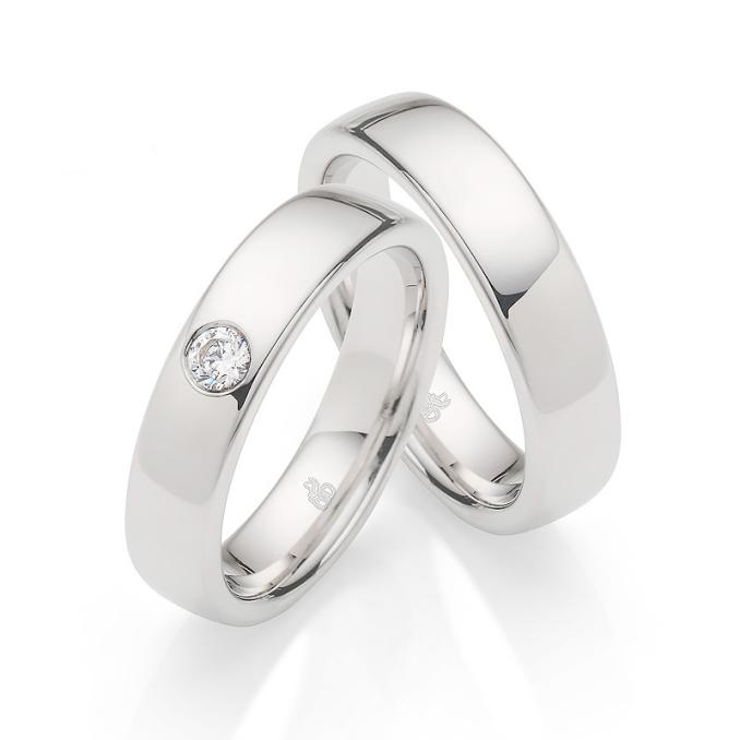 Eheringe aus Weißgold mit Diamanten in polierter Gestaltung