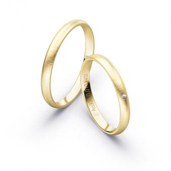 Aufnahme von Eheringen aus Gelbgold mit Diamanten und Querbürstung in 2,5 mm Breite 