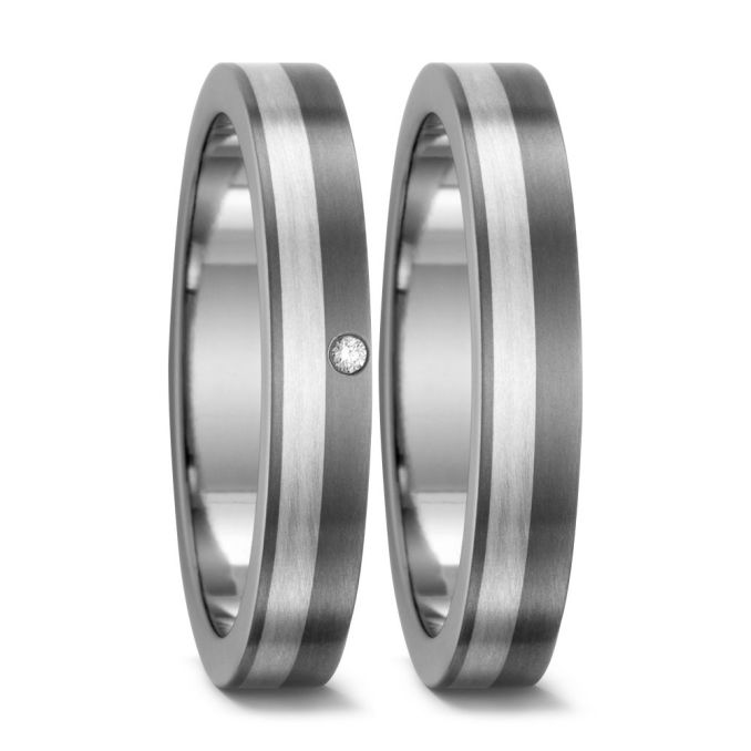 Eheringe Partnerringe aus edlem Titan matt poliert mit Silberstreifen und Brillanten von Titan Fact