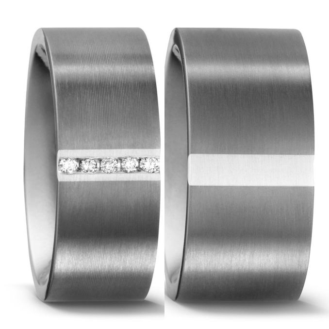 Eheringe Partnerringe aus edlem Titan matt poliert mit Silberstreifen und Brillanten von Titan Fact