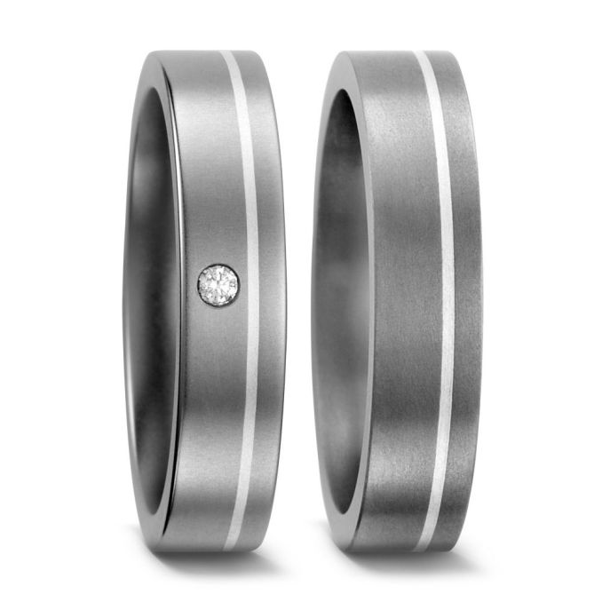 Eheringe Partnerringe aus edlem Titan matt poliert mit Silberstreifen und Brillanten von Titan Fact