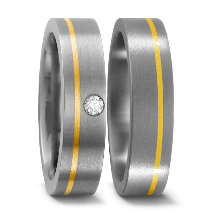 Eheringe Partnerringe aus edlem Titan mattiert mit Gelbgoldstreifen und Brillanten von Titan Factor