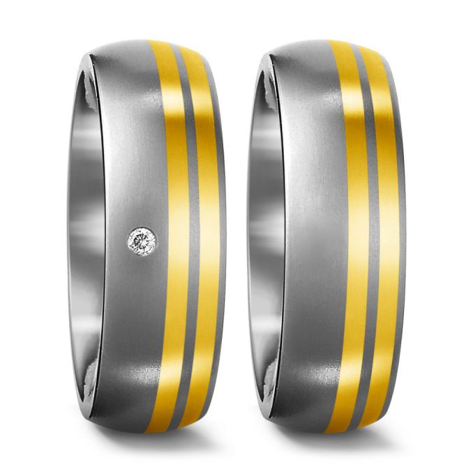Eheringe Partnerringe aus edlem Titan mattiert mit Gelbgoldstreifen und Brillanten von Titan Factor