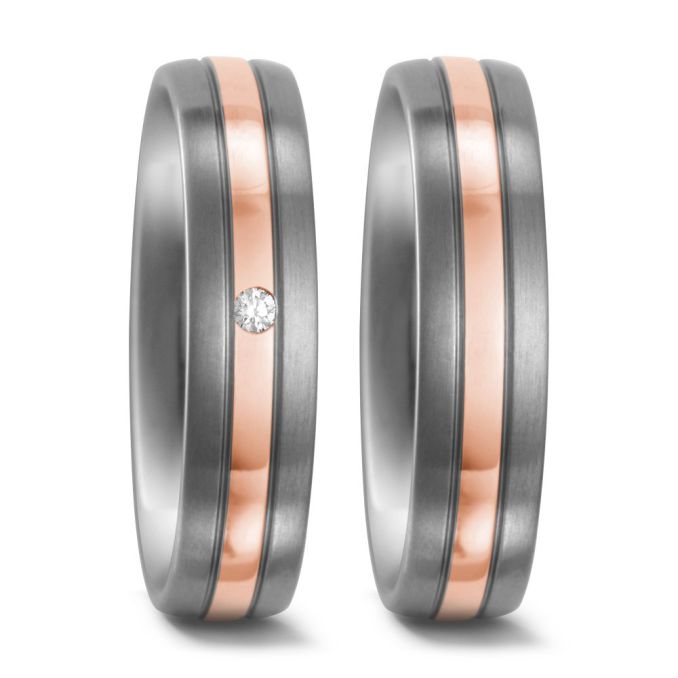 Eheringe Partnerringe aus edlem Titan mattiert mit Rotgoldstreifen und Brillanten von Titan Factory